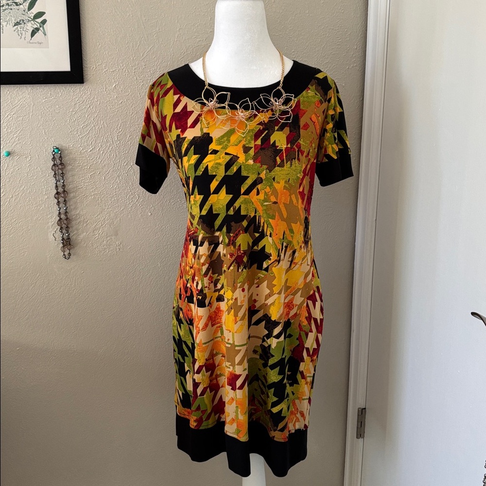 Clear out!! Ronni Nicole Vibrant Geometric Dress Gold size 4P